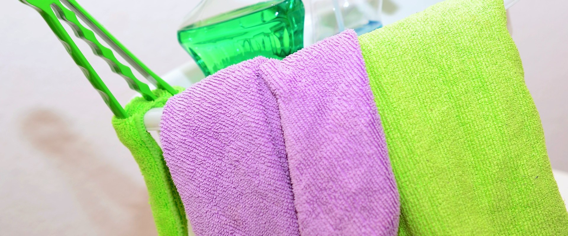 What is the most common type of cleaning agent that are used in homes and commercial kitchens?